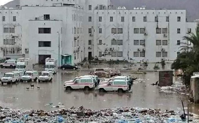 Aden's main hospital surrounded by rubbish and floodwater. Photo via Twitter.