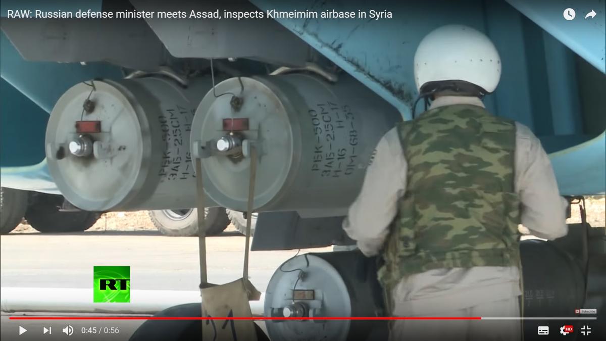 Screen grab from RT’s report showing a warplane in Syria fitted with incendiary weapons