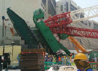 The toppled crane at the Grand Mosque