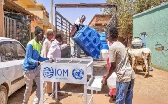 Portable handwashing stations for the homeless are being distributed in Khartoum. Photo: IOM/ Yasir Elbakri