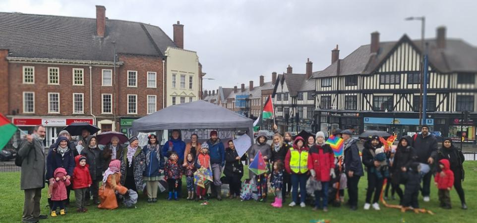 Kite flyers in Hitchin