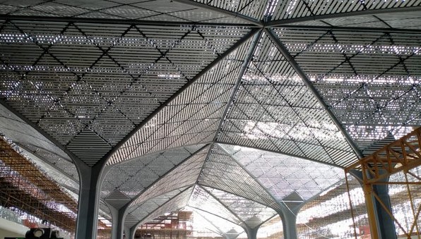 Taking shape: the replacement roof at Jeddah's Haramain station. Photo: <a href="https://twitter.com/Osamah_333">@Osama_333</a>