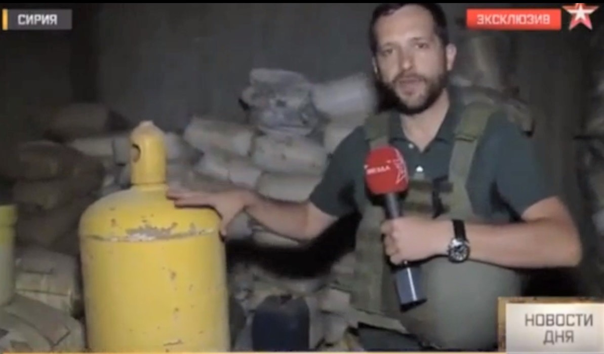 A reporter from Zvezda, the Russian defence ministry’s TV channel, with the “rebel cylinder”. Video <a href="http://players.brightcove.net/2540076170001/o9klXdNXL_default/index.html?videoId=5772185829001">here</a>.